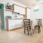 伊尔巴玛莉娜迪坎普酒店 公寓 *